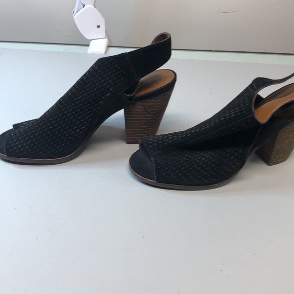 Cute, block heeled, open toed sandals - Picture 5 of 10